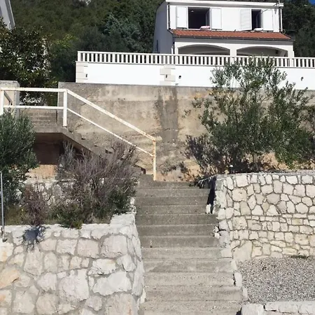 M * Neum