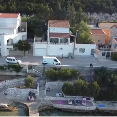 M Neum