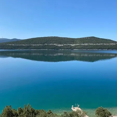 M Villa *