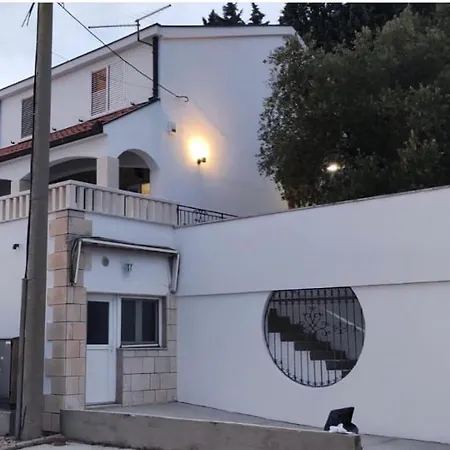 M * Neum