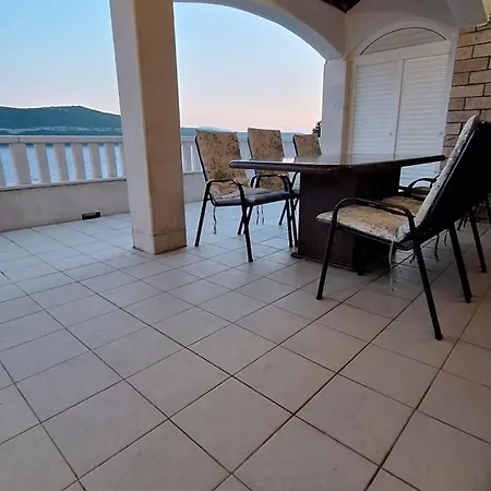 M Villa *